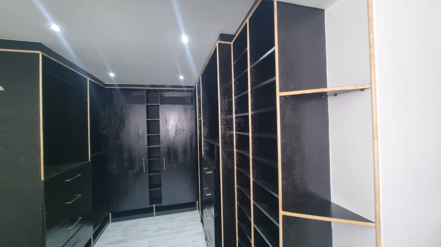 4 Bedroom Property for Sale in Britannica Heights Western Cape